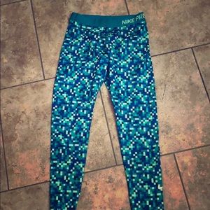 Nike workout leggings. great condition! stretchy
